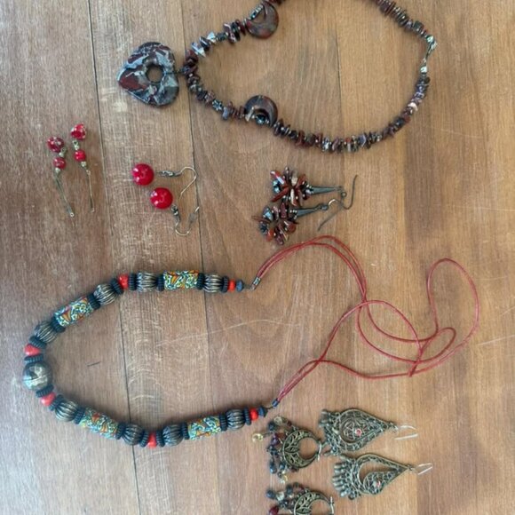 Collection of red jewelry, necklaces and earrings - Picture 1 of 4